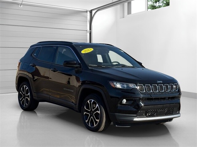 2023 Jeep Compass Limited photo 3