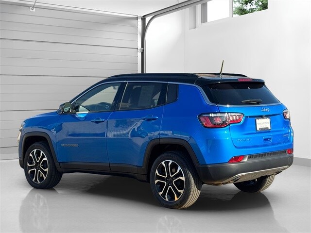 2023 Jeep Compass Limited photo 3