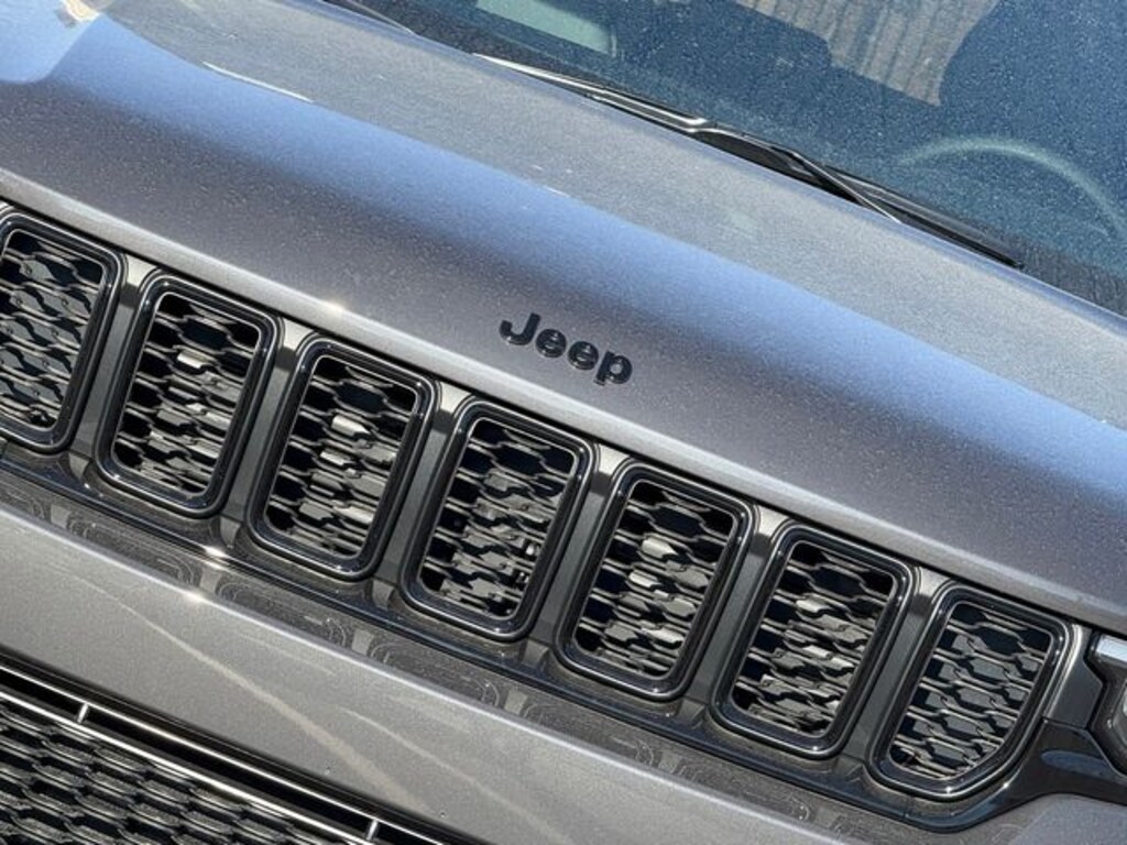 Used 2025 Jeep Grand Cherokee Altitude X SUV