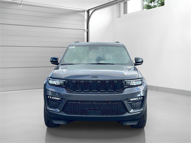 2025 Jeep Grand Cherokee Limited photo 2