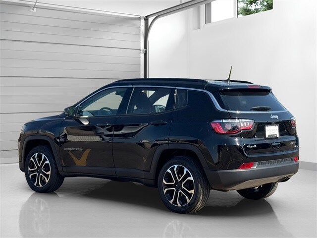 2022 Jeep Compass Limited photo 2
