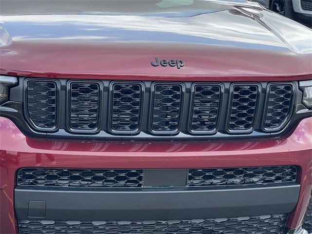 2025 Jeep Grand Cherokee Limited photo 4