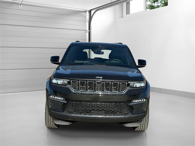 2024 Jeep Grand Cherokee Limited photo 2