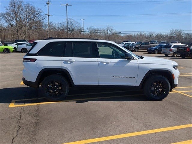 Used 2025 Jeep Grand Cherokee Altitude with VIN 1C4RJHAG6SC309990 for sale in Southfield, MI
