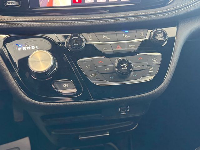 2026 Chrysler Pacifica Select - Photo 18