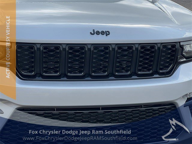 2025 Jeep Grand Cherokee Limited photo 2