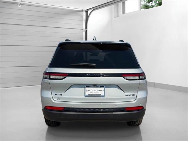 2025 Jeep Grand Cherokee Limited photo 3