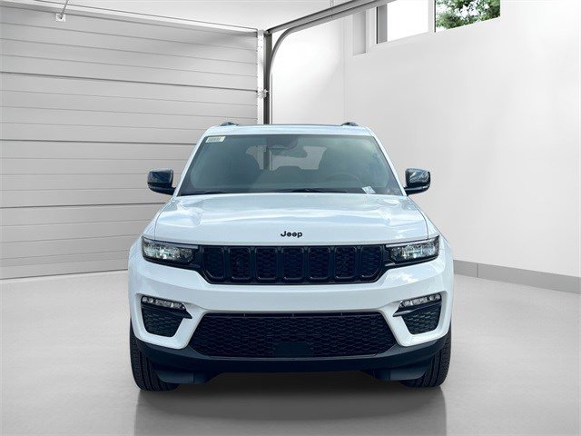 2025 Jeep Grand Cherokee Limited photo 2
