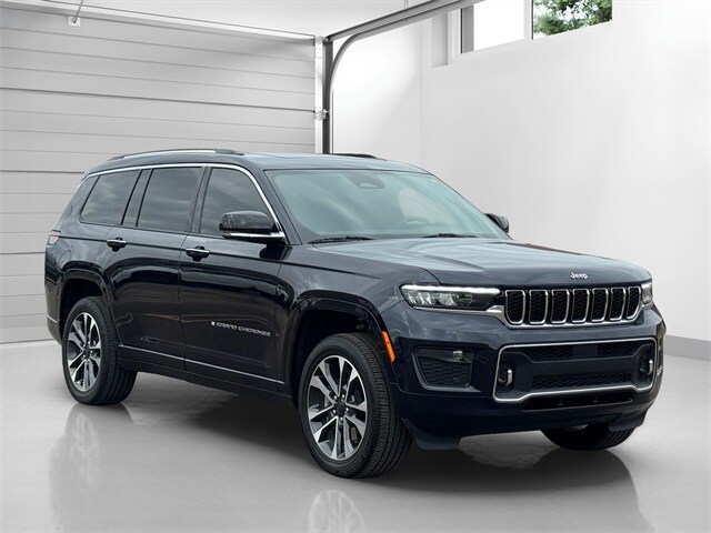 2023 Jeep Grand Cherokee Overland photo 3