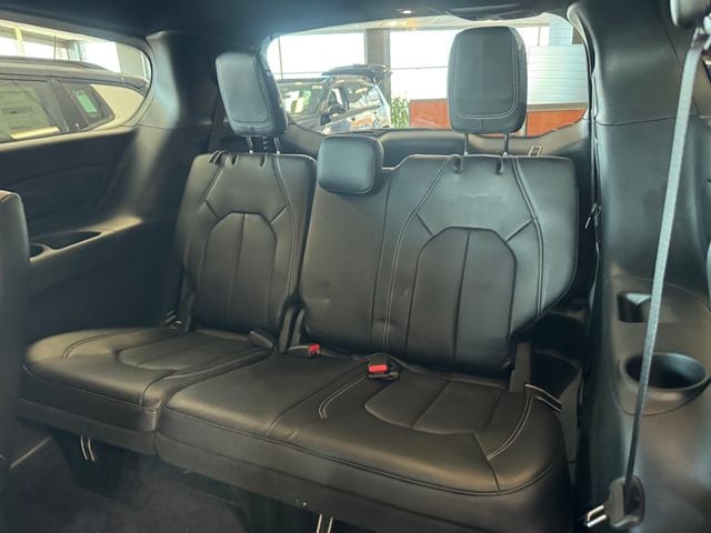 2026 Chrysler Pacifica Select - Photo 14