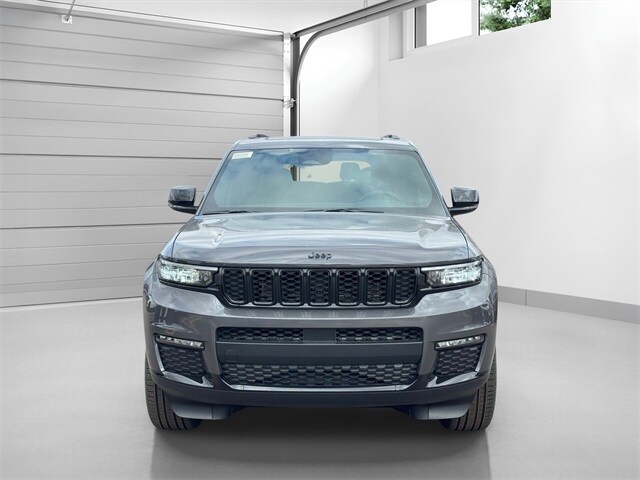 2025 Jeep Grand Cherokee Limited photo 2