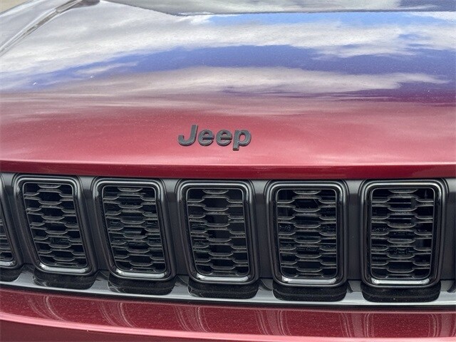 2025 Jeep Grand Cherokee Altitude photo 3