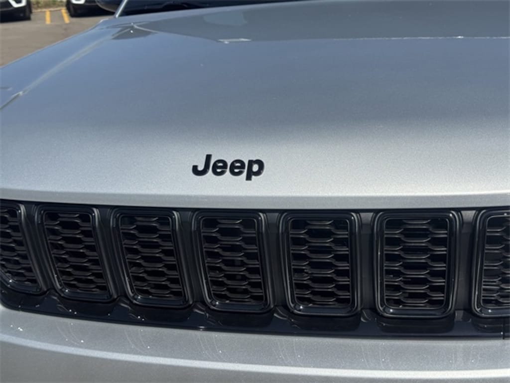 Used 2025 Jeep Grand Cherokee Altitude X SUV