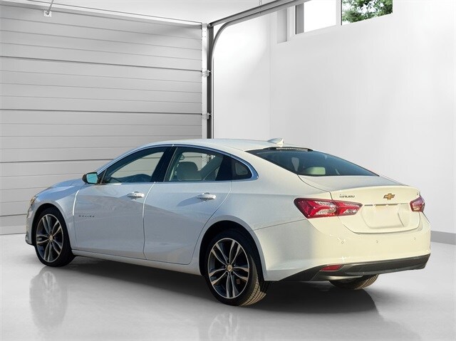 2024 Chevrolet Malibu Premier 2LT photo 2