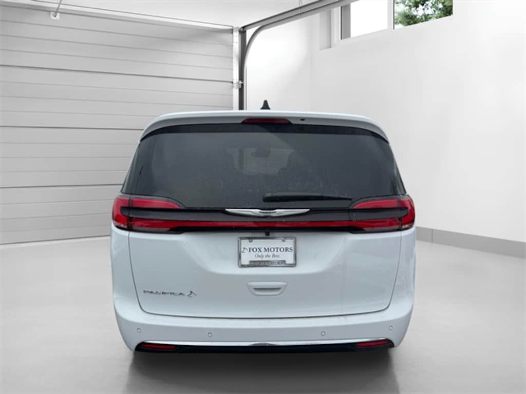 New 2026 Chrysler Pacifica SELECT Passenger Van