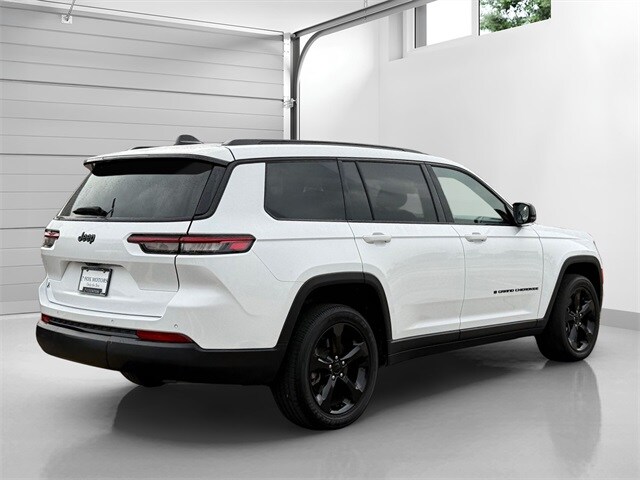 2023 Jeep Grand Cherokee Altitude photo 4