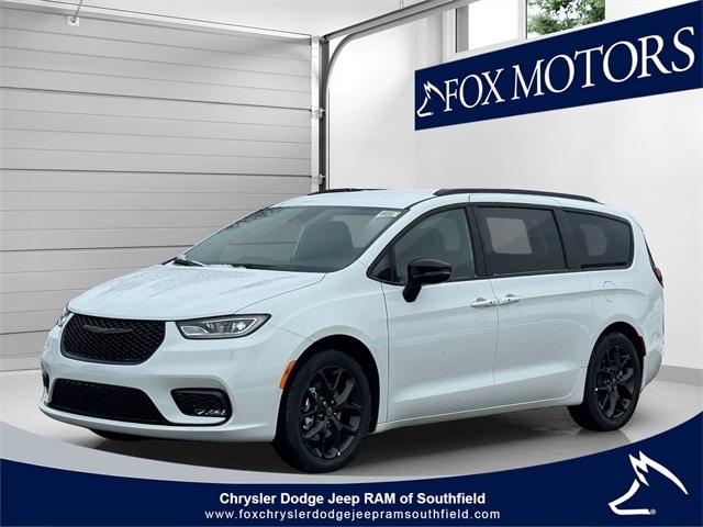 2026 Chrysler Pacifica Select's photo