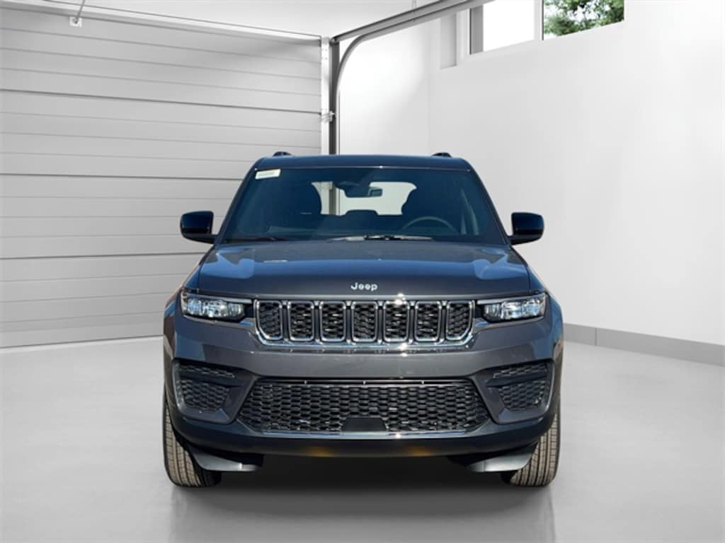 New 2025 Jeep Grand Cherokee LAREDO X 4X4 Sport Utility