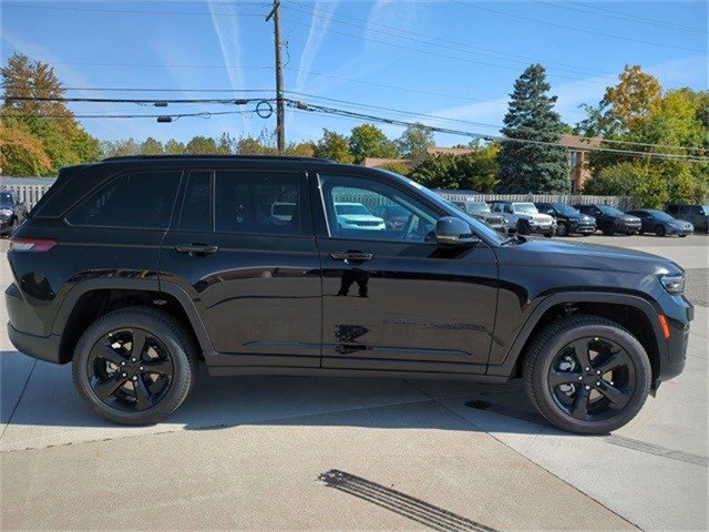 Used 2025 Jeep Grand Cherokee Limited with VIN 1C4RJHBG7SC271250 for sale in Southfield, MI