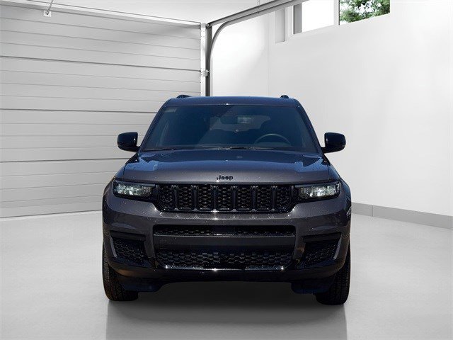 2023 Jeep Grand Cherokee Altitude photo 2