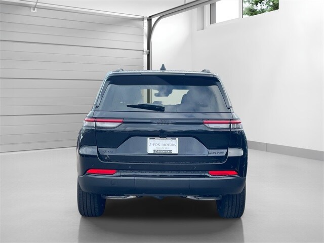 2025 Jeep Grand Cherokee Limited photo 3