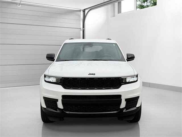 2023 Jeep Grand Cherokee Altitude photo 2