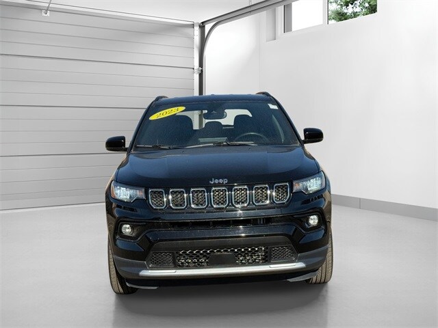 2023 Jeep Compass Limited photo 2