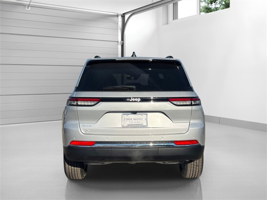 New 2025 Jeep Grand Cherokee LAREDO X 4X4 Sport Utility