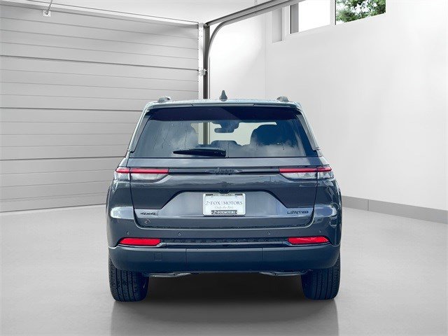 2025 Jeep Grand Cherokee Limited photo 3