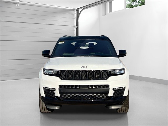2025 Jeep Grand Cherokee Limited photo 2