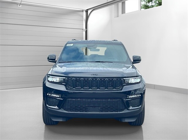 2025 Jeep Grand Cherokee Limited photo 2