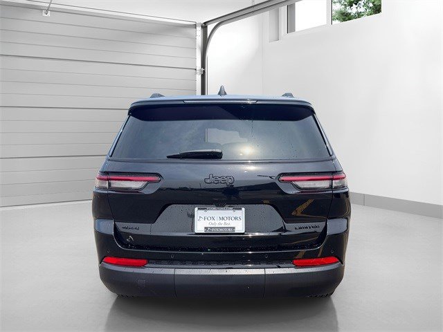 2025 Jeep Grand Cherokee Limited photo 3