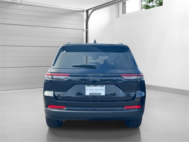 2025 Jeep Grand Cherokee Limited photo 3