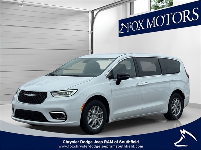 2026 Chrysler Pacifica Select's photo