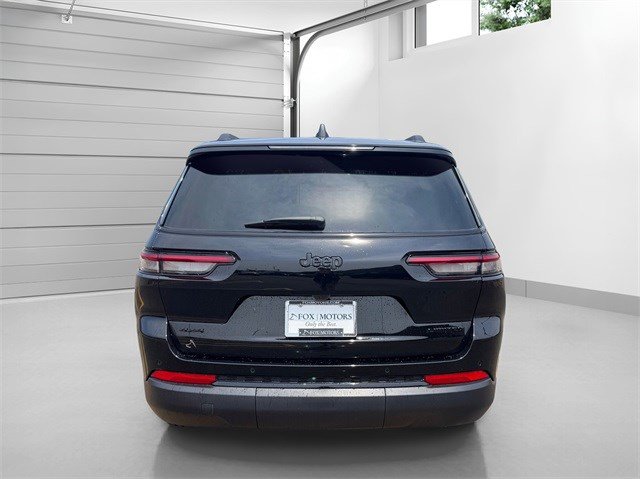 2025 Jeep Grand Cherokee Limited photo 3