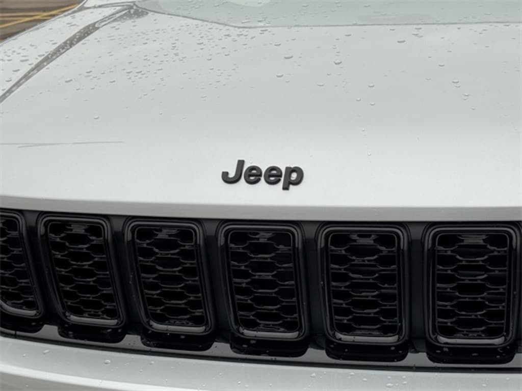 Used 2025 Jeep Grand Cherokee Limited SUV