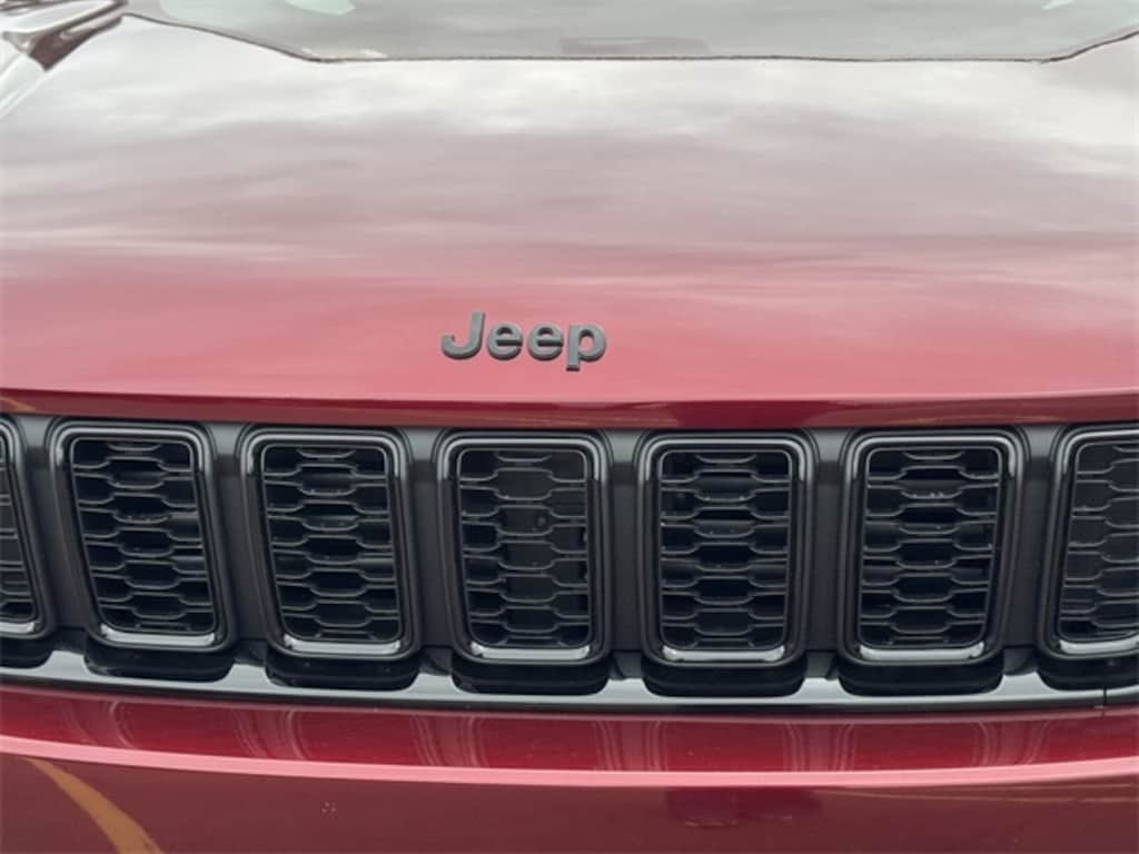 Used 2025 Jeep Grand Cherokee Limited SUV