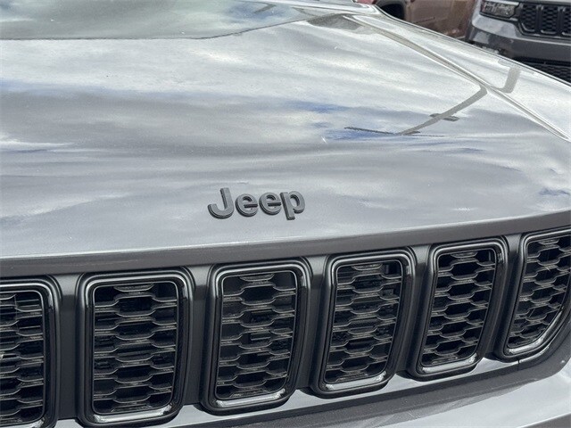 2025 Jeep Grand Cherokee Limited photo 4