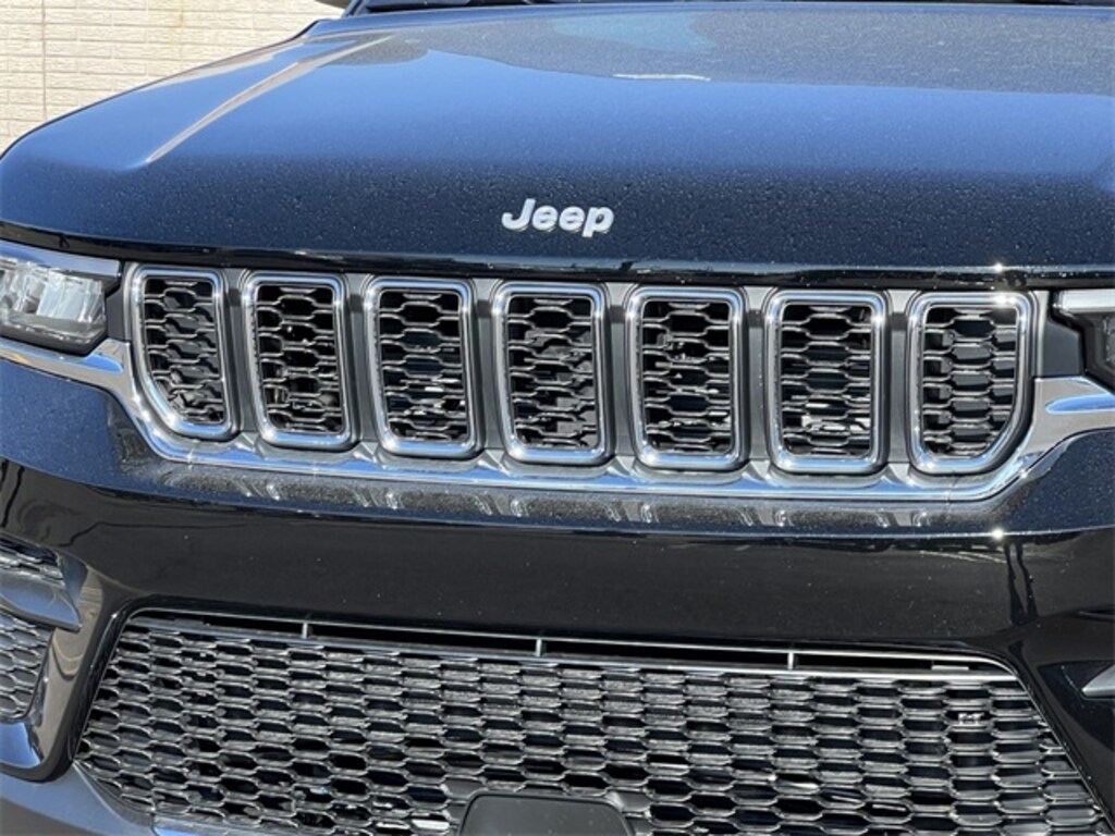 New 2025 Jeep Grand Cherokee LAREDO X 4X4 Sport Utility