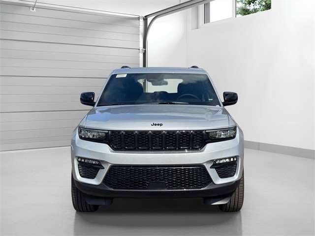 2025 Jeep Grand Cherokee Limited photo 2