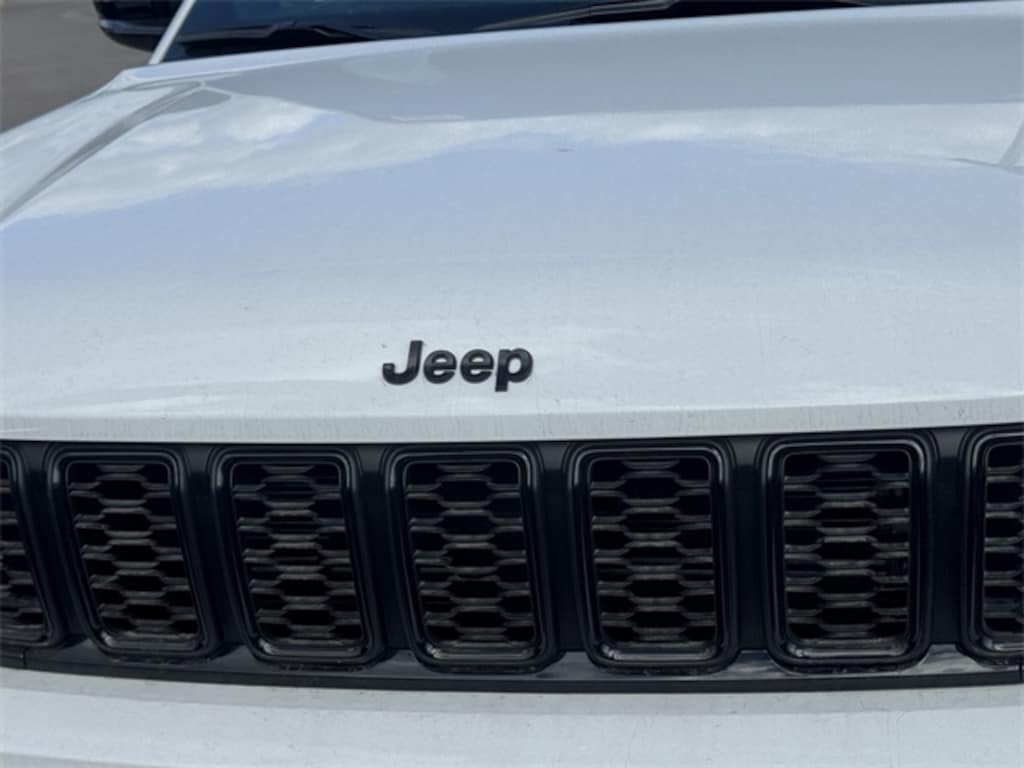 New 2025 Jeep Grand Cherokee L ALTITUDE X 4X4 Sport Utility