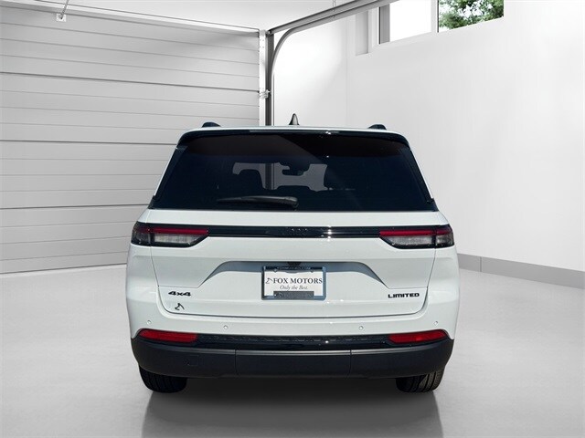 2025 Jeep Grand Cherokee Limited photo 3