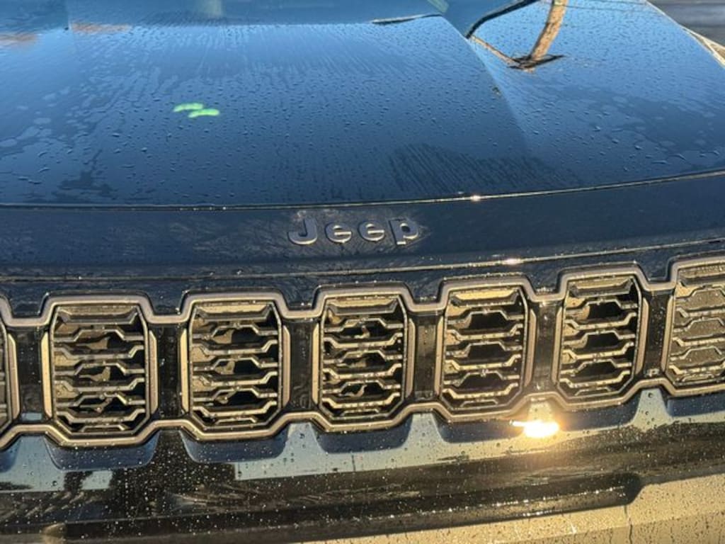 Used 2026 Jeep Cherokee Laredo SUV