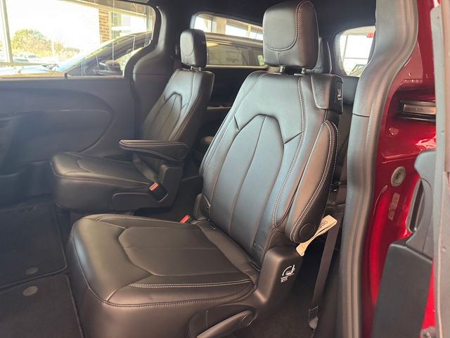 2026 Chrysler Pacifica Select - Photo 13