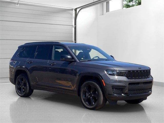 2023 Jeep Grand Cherokee Altitude photo 2
