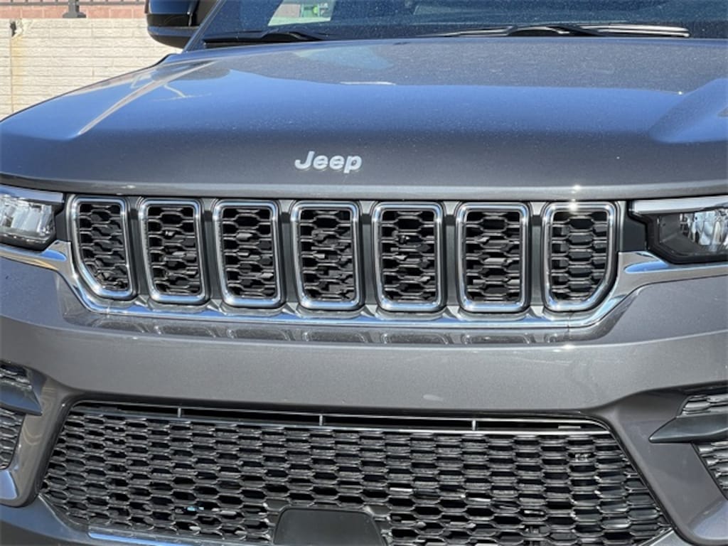 New 2025 Jeep Grand Cherokee LAREDO X 4X4 Sport Utility