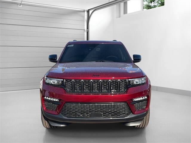 2025 Jeep Grand Cherokee Limited photo 2