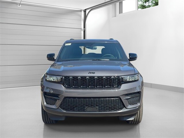2025 Jeep Grand Cherokee Altitude X photo 2