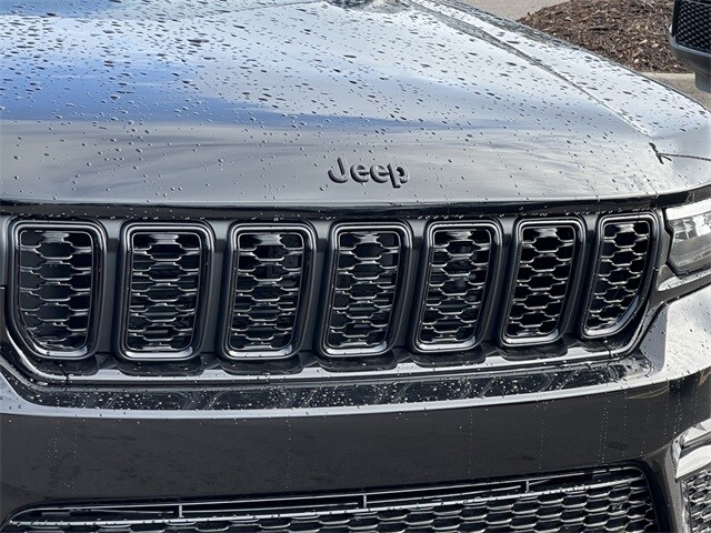 2025 Jeep Grand Cherokee Limited photo 4