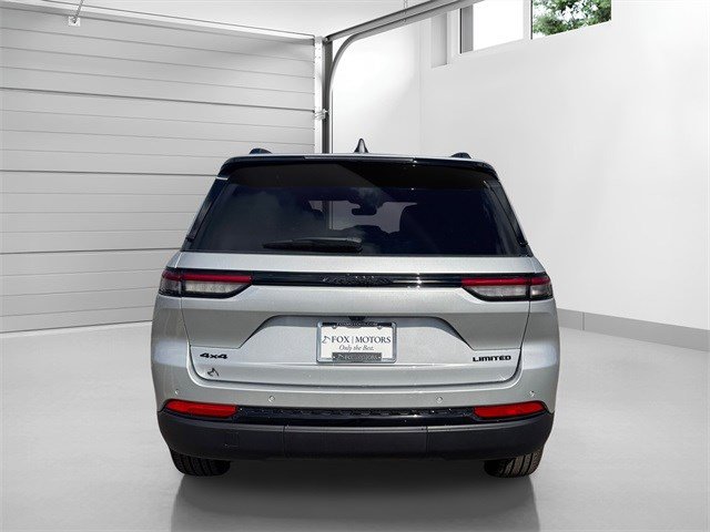 2025 Jeep Grand Cherokee Limited photo 3